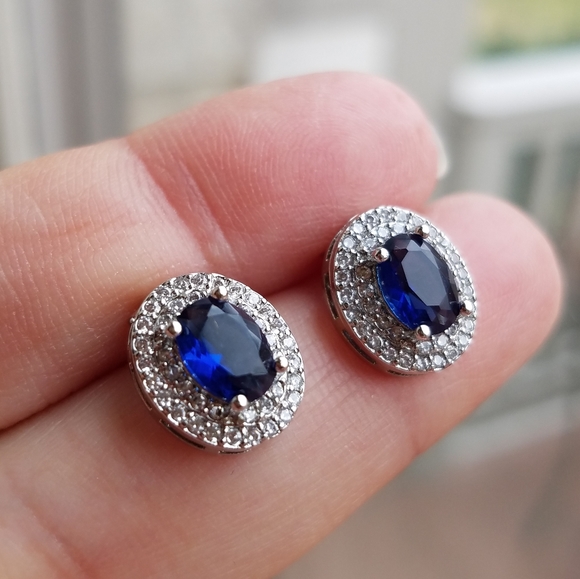 Swarovski Elements 925 Sterling Silver Sapphire Blue Oval Halo Stud Earrings NEW - Picture 1 of 9
